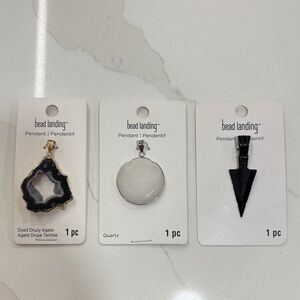 Bead Landing Pendant Set